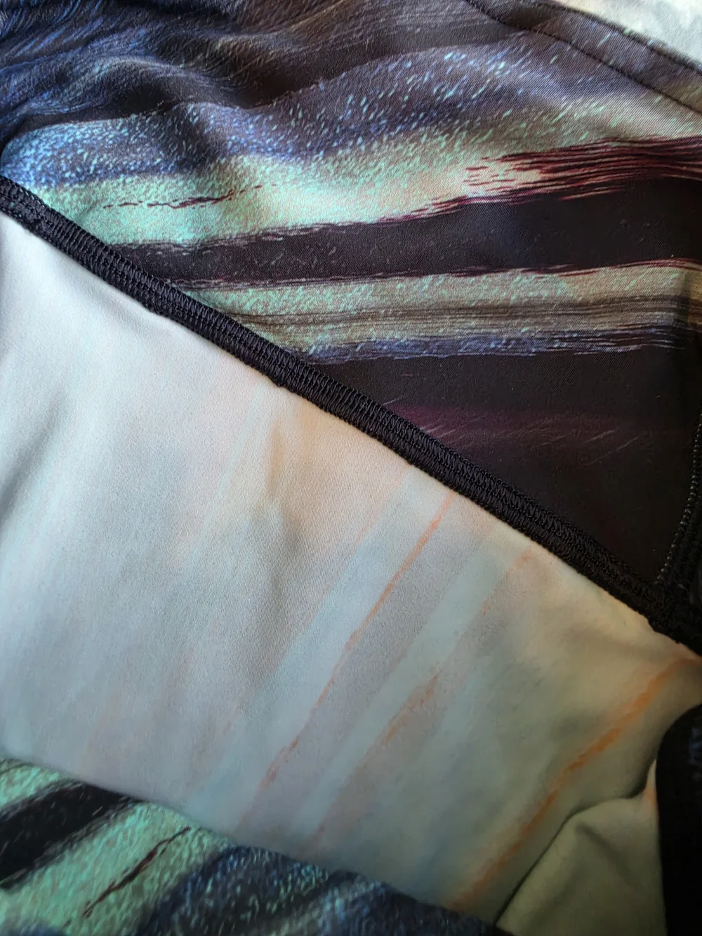 Lululemon Abstract Print Leggings Lux Material Black W/Blue, Teal & Magenta, Red - Picture 6 of 8
